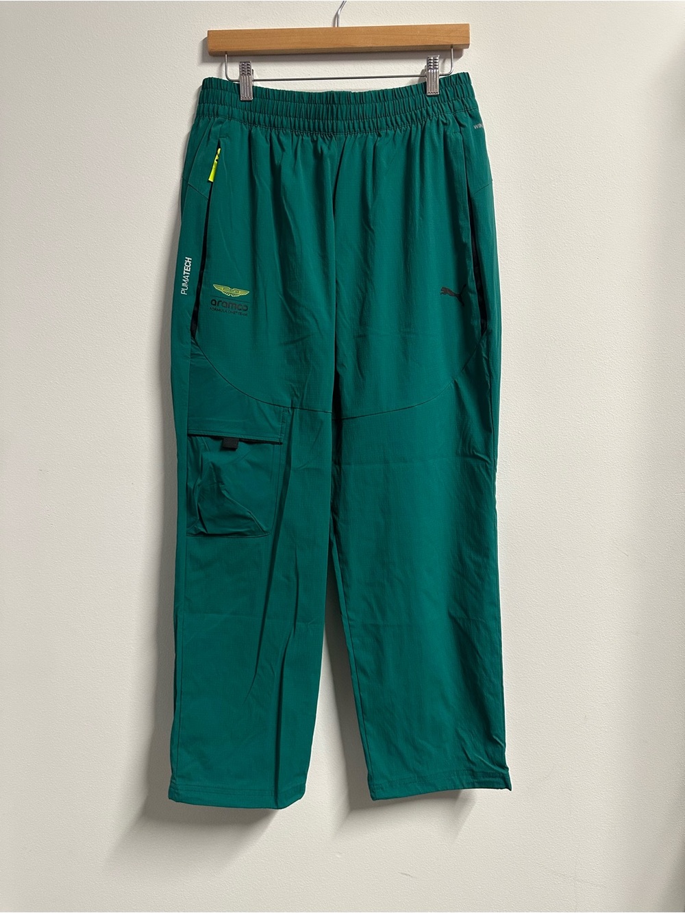 PUMA PUMATECH Aston Martin ARAMCO F1 Team Men's Track Pants Medium NWT